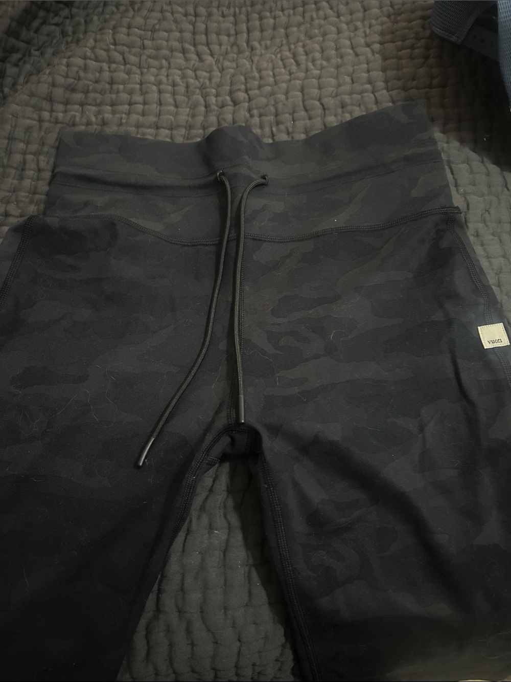 Vuori womens Black Camo Drawstring Leggings